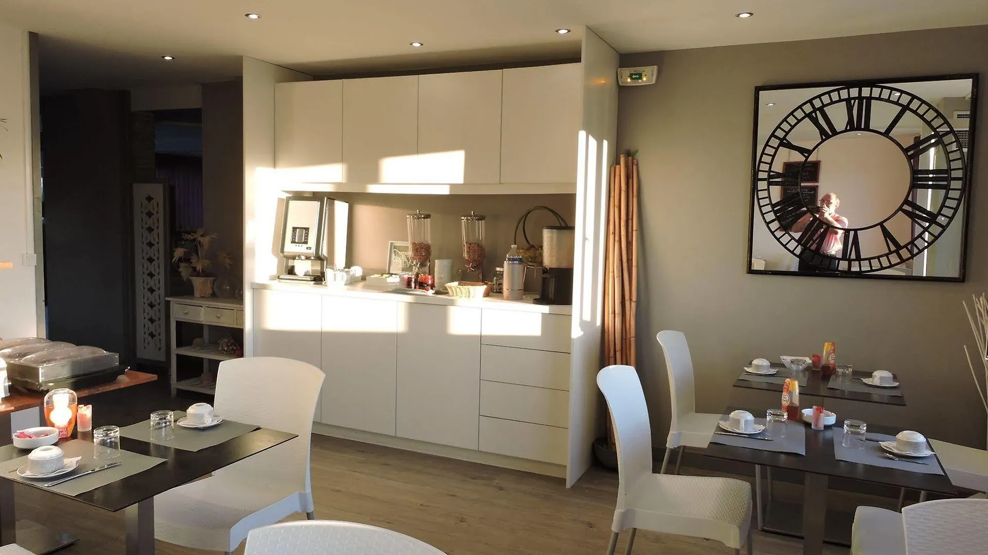 Hotel le Foron La Roche-sur-Foron 3*,  France